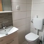 Ostanak kod kuće Apartma Katja *